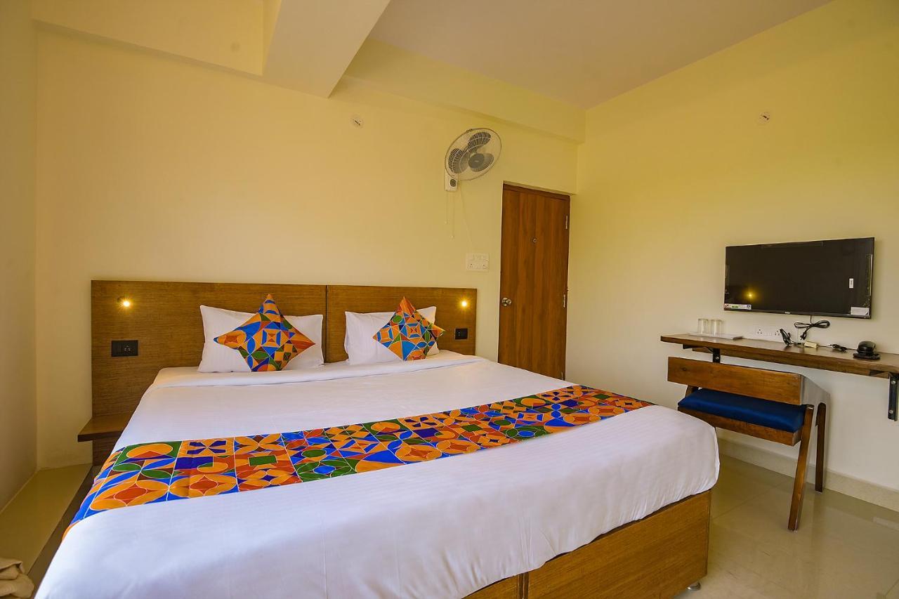 FabHotel GR Lake View Bangalore Exterior foto