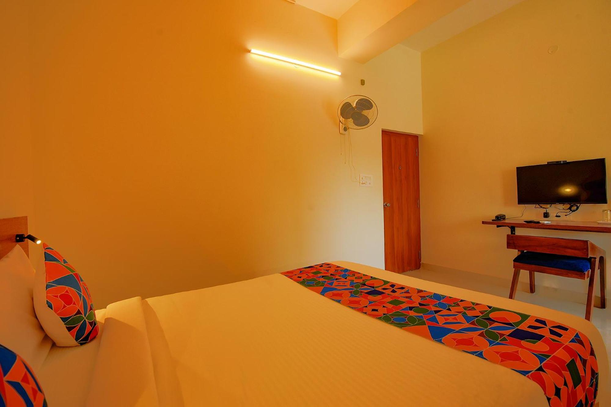 FabHotel GR Lake View Bangalore Exterior foto